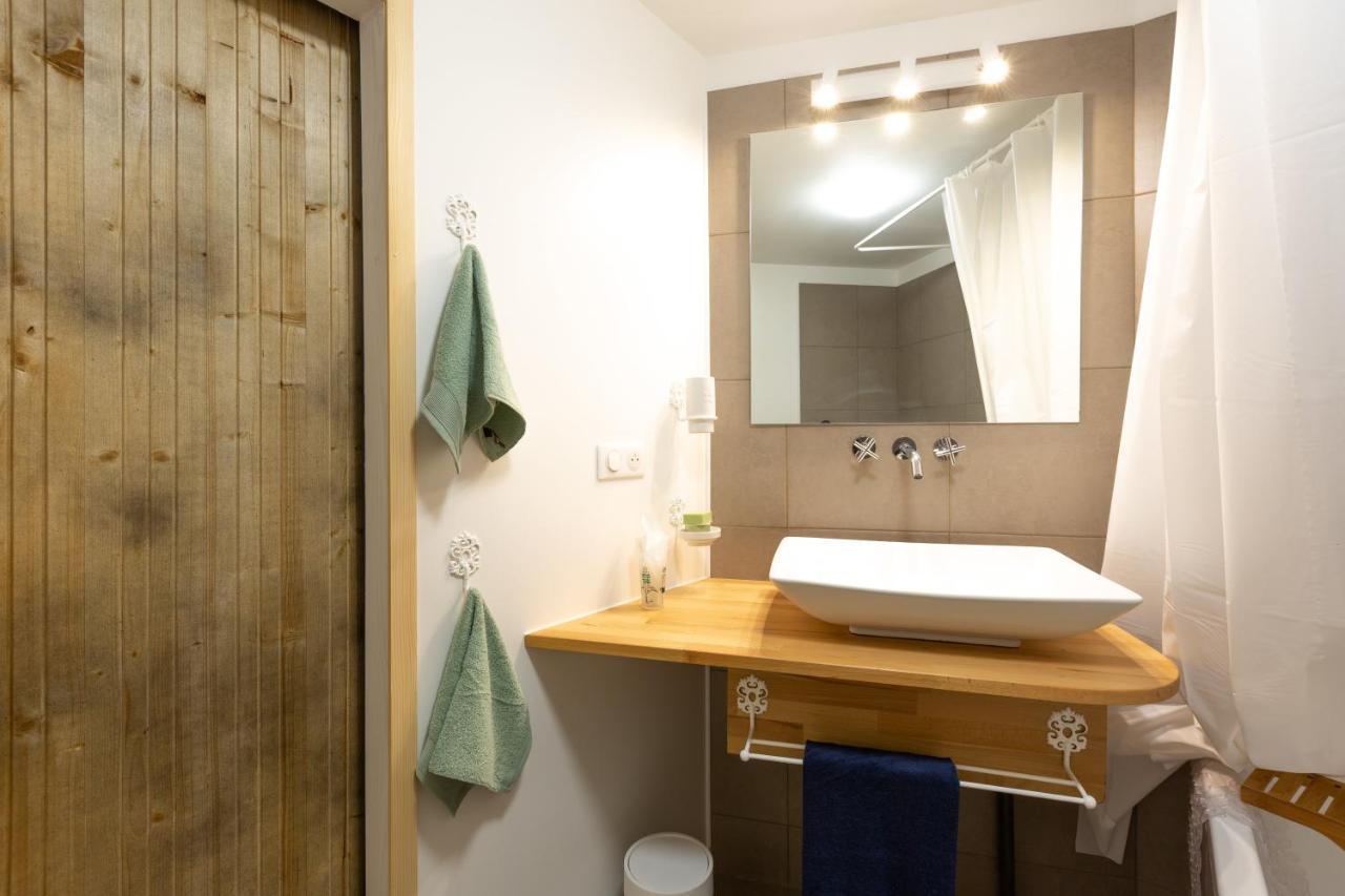 Bed and Breakfast Les Dames-Jeannes Chavot-Courcourt Екстер'єр фото